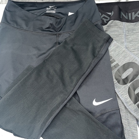 3 pair of Nike full length leggings. Like new! 2 sz xs and black sz small. - Picture 7 of 9